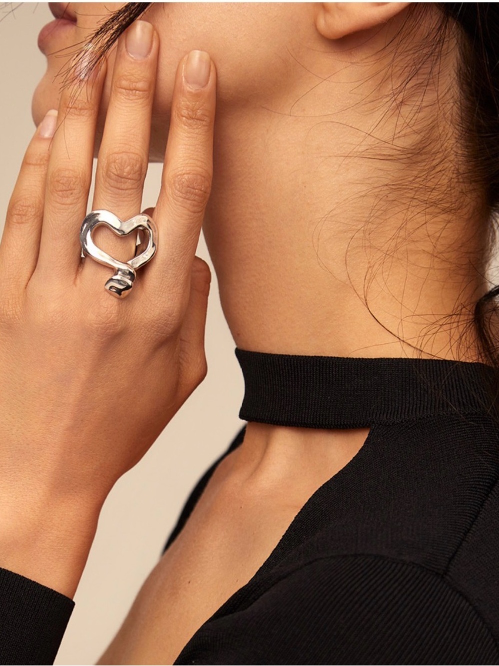 Uno de 50 nailed heart corazón clavado ring